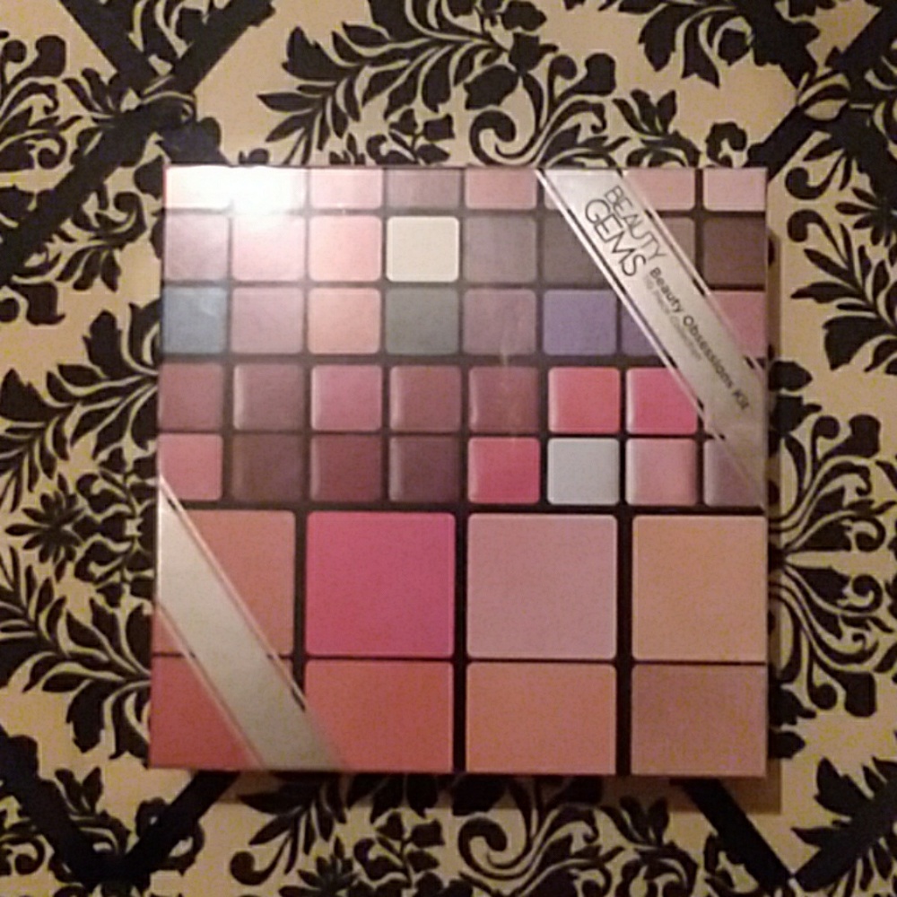 Beauty Gems Beauty Obsession Kit 110 piece collect